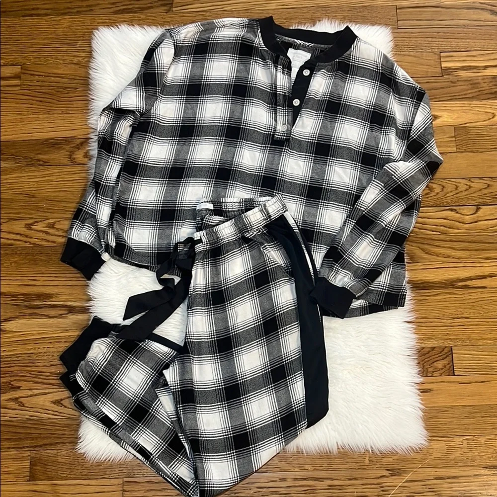 Abercrombie and Fitch Plaid Black and White Pajama set